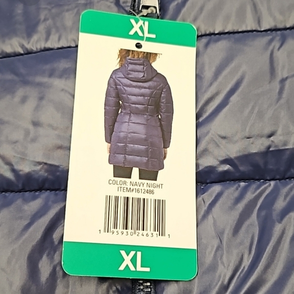Aventure Women’s Navy Blue Nylon Lightweight Packable Puffer jacket - Picture 4 of 7